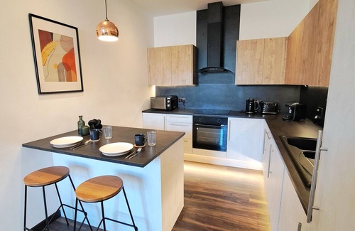 Hull Old Town Apartment | Modern 3 Bedroom Apartment In Converted Brewery