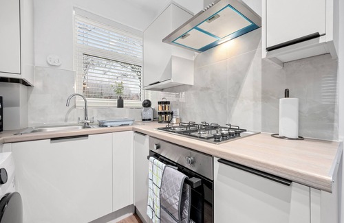 Manchester House | Modern 3-Bedroom Home with Garden & Free Parking