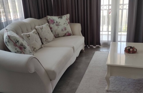 Ciftlik House | Modern 3 bedroom house - 4 mins walk from sea.