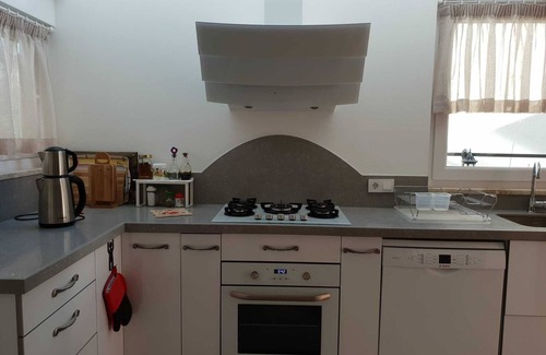Ciftlik House | Modern 3 bedroom house - 4 mins walk from sea.