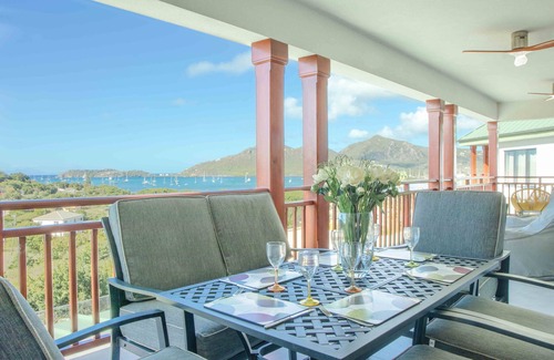 Cobbs Cross House | Modern 3-bedroom Penthouse apt, private pool, a/c, sun deck, garden and parking