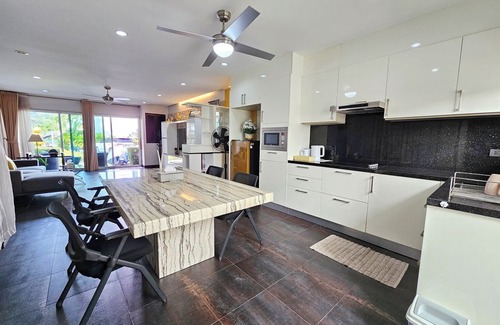 Kamala House | Modern 3-Bedroom Townhome in Kamala