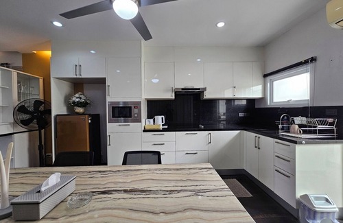 Kamala House | Modern 3-Bedroom Townhome in Kamala