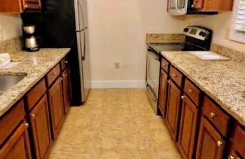 Lackey Villa | Modern 3-bedroom villa with WiFi, AC, stainless steel appliances in Williamsburg