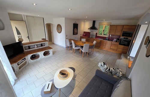 Vitrac Villa | Modern 3 bedroom villa ideal location 1 minute from Sarlat-la-Canéda