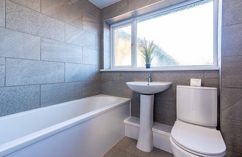 Newcastle-upon-Tyne House | Modern 3-BR House | Quiet Blakelaw | Easy Access