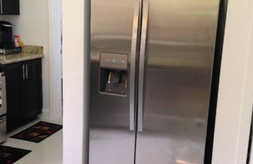 IronShore Estates Apartment | Modern 3 Bdrm - 3 1/2 Bath Apt. - Beach Pass/Pool/Gym/Wifi/Cable/Security/Gated