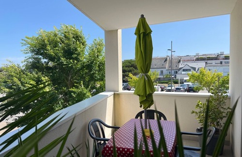 Kerroch Apartment | Modern 3-room apartment with balcony, elevator, close to beaches and shops, parking included