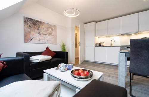 Tinnum Apartment | Modern 3-room app. for 4 pers. with parking space, WLAN, Nespresso machine.