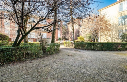 Padova Apartment | Modern 35 sqm apartment just 6 minutes walk from Sant'Antonio Hospital. The accommodation, which can host up to 3 guests, is located on the ground floor (raised) of a building without lift (NOT suitable for disabled people). Please note that there are st