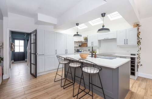 Shooters Hill House | Modern 3B Home with Garden in Eltham, London