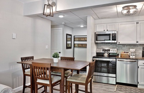 Killington Condo | Modern 3BR/2BA Mountain Green Condo w/Pool, Hot Tub, Gym, Bus. Ski Rental Deals! 1C5