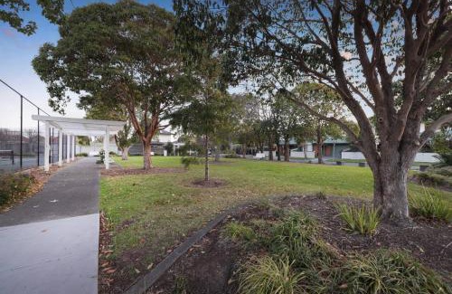 Maidstone House | Modern 3BR Home - 20 Mins to Melbourne CBD