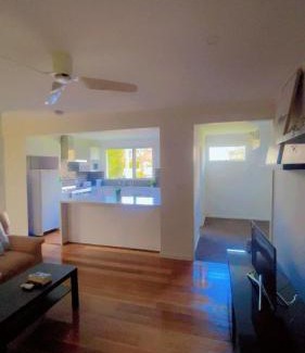 Manuka House | Modern 3BR home, Close to parliament , Canberra