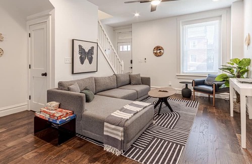 Downtown St. Louis Apartment | Modern 3BR Home | Near Downtown + Free Parking