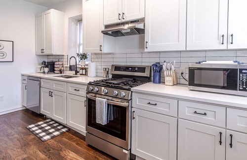 Downtown St. Louis Apartment | Modern 3BR Home | Near Downtown + Free Parking