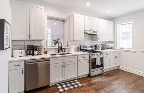 Downtown St. Louis Apartment | Modern 3BR Home | Near Downtown + Free Parking