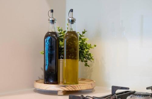 Docklands Apartment | Modern 3BR Melbourne Waterfront Apartment with Resort Amenities in Docklands