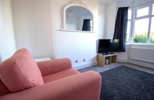 Grantham House | Modern 3BR near Grantham Town, WiFi, Parking
