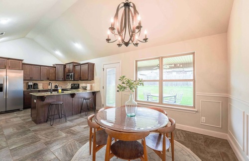 Cave Springs House | Modern 3BR Retreat EV Charger Fenced Yard by XNA