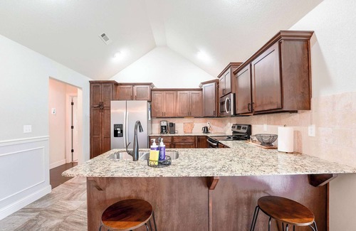Cave Springs House | Modern 3BR Retreat EV Charger Fenced Yard by XNA