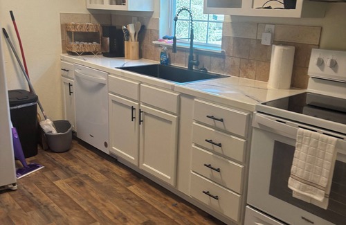 Dennis House | Modern 3BR Retreat on 1 Acre Smart TVs Coffee Bar WiFi