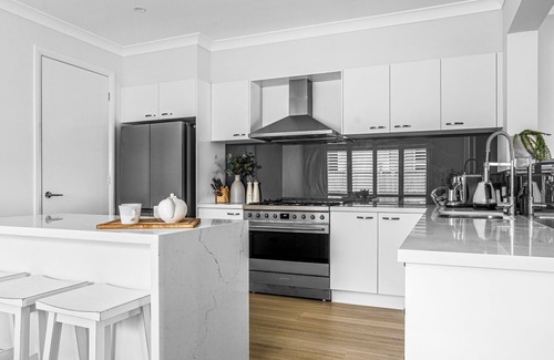 Barrack Point Apartment | Modern 4-Bed Home Close to Beach in Barrack Point