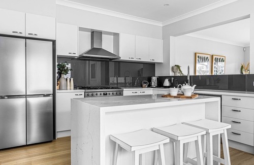 Barrack Point Apartment | Modern 4-Bed Home Close to Beach in Barrack Point