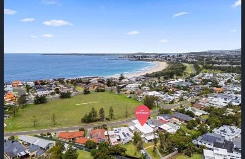 Barrack Point House | Modern 4-Bed Home Close to Beach in Barrack Point