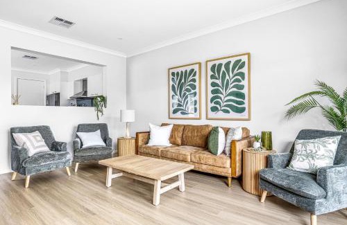 Barrack Point House | Modern 4-Bed Home Close to Beach in Barrack Point