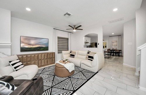 Katy House | Modern 4-Bed Home in Katy + King Beds + Trail Access + Great Location