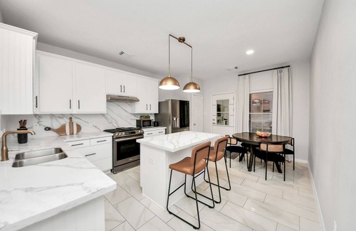 Katy House | Modern 4-Bed Home in Katy + King Beds + Trail Access + Great Location