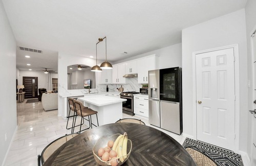 Katy House | Modern 4-Bed Home in Katy + King Beds + Trail Access + Great Location