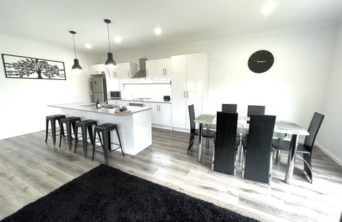 Armstrong Creek House | Modern 4 Bedroom 🌿 Tranquil Home