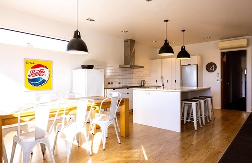 Lake Tekapo House | Modern 4 Bedroom Bach Close to the Township of Tekapo