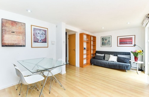 Rotherhithe Apartment | Modern 4 bedroom terraced house by the Thames!
