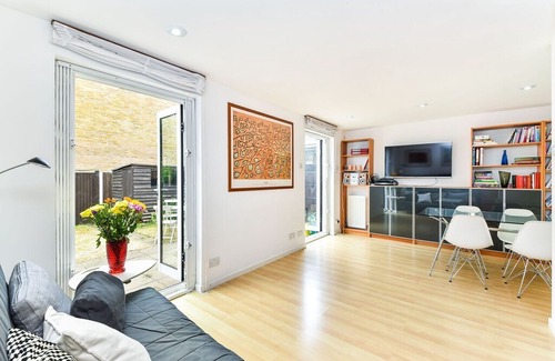 Rotherhithe Apartment | Modern 4 bedroom terraced house by the Thames!