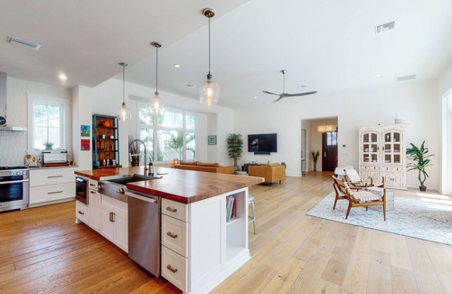 Historic Old Northeast House | Modern 4-bedroom house in historic Old Northeast St. Pete, 1 mile to downtown