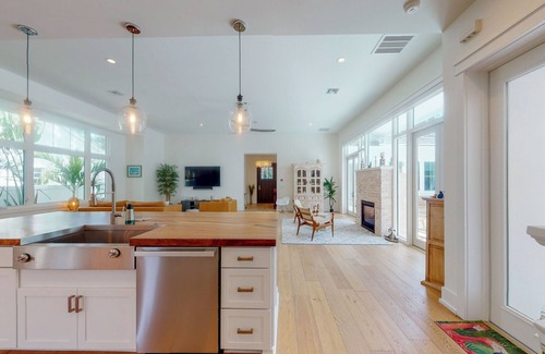 Historic Old Northeast House | Modern 4-bedroom house in historic Old Northeast St. Pete, 1 mile to downtown