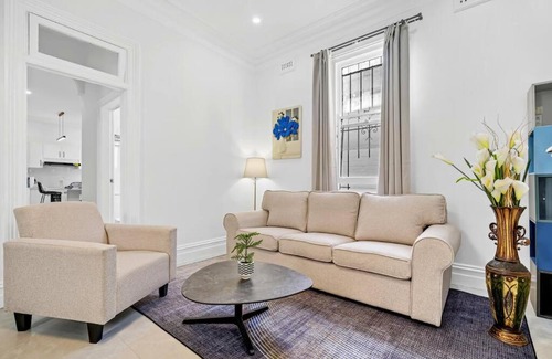 Glebe House | Modern 4B2B house@Glebe