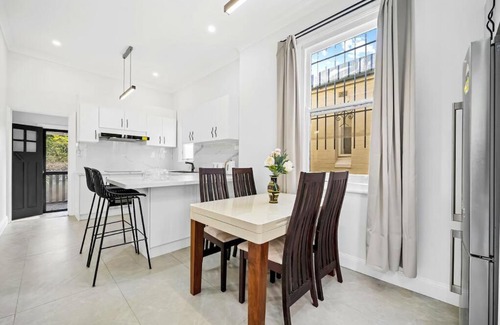 Glebe House | Modern 4B2B house@Glebe