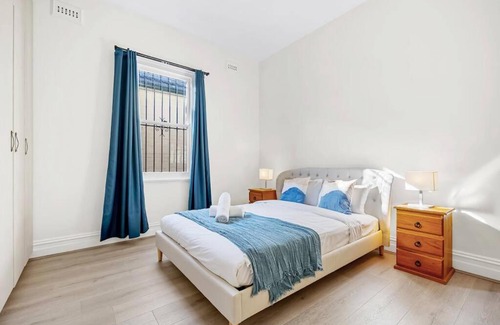 Glebe House | Modern 4B2B house@Glebe