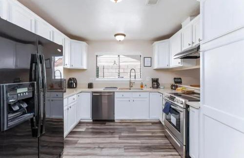 Summerlin House | Modern 4BR Home, Central Las Vegas Location