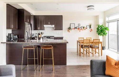 Pickering House | Modern 4BR Home in Pickering - Near Attractions! Toronto Zoo, Thermea Spa!