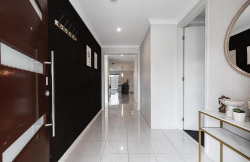 Point Cook House | Modern 4BR house perfect for family getaway