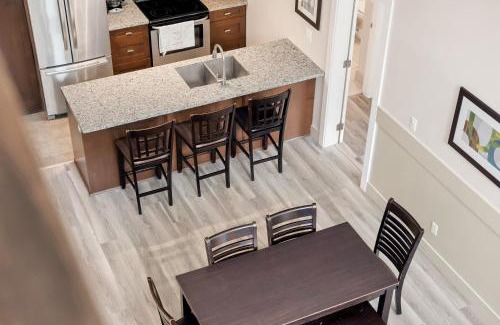 Harrison Hot Springs Apartment | Modern 4BR unit Lake Views