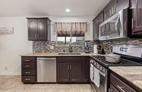 Murray House | Modern 5BR, Close to Skiing, DT SLC