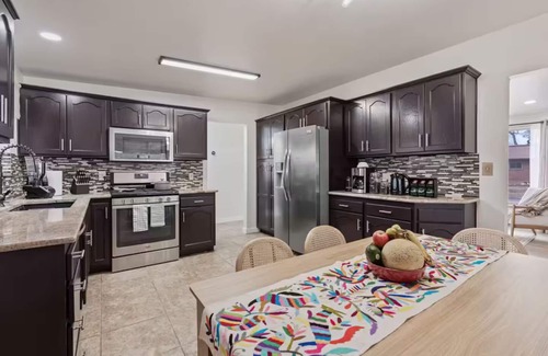 Murray House | Modern 5BR, Close to Skiing, DT SLC