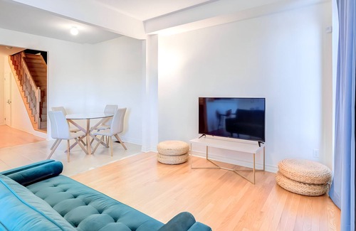 Halton Regional Municipality House | Modern 5BR Home Milton Toronto Lakeview, Pan Am Velodrome