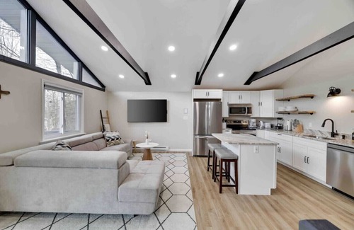 Tobyhanna House | Modern 5BR SAUNA Poconos Home Near All Attractions